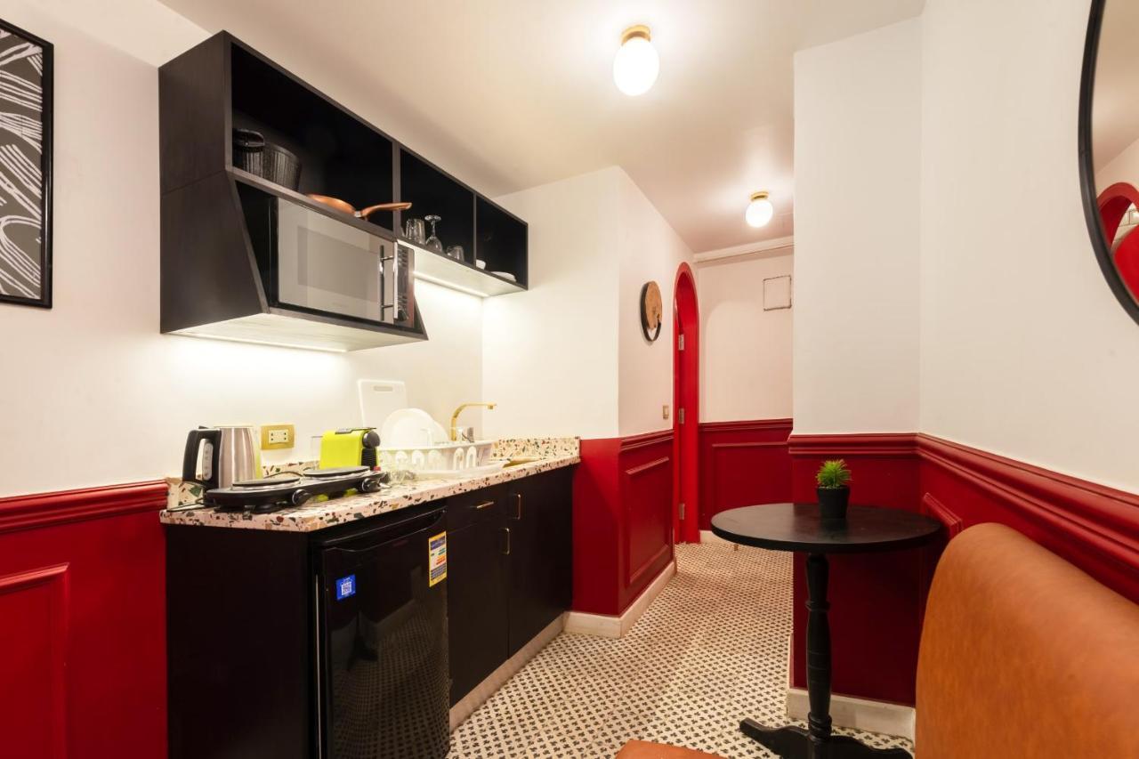 The Red-hot Retro Cairo's Downtown Apartment